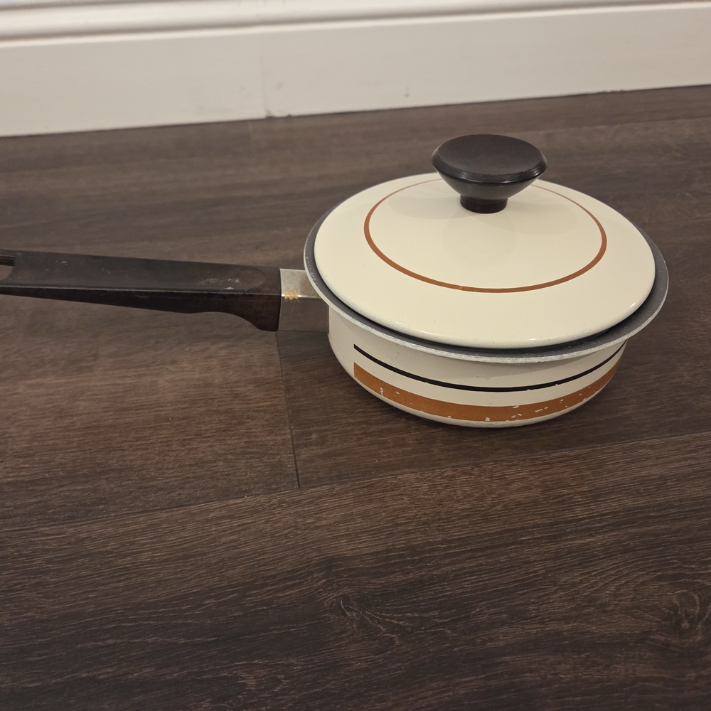 Vintage Regal Ware 9 inch Sauce Pan w/ Lid Tan w/ Stripes MCM Retro MADE In USA